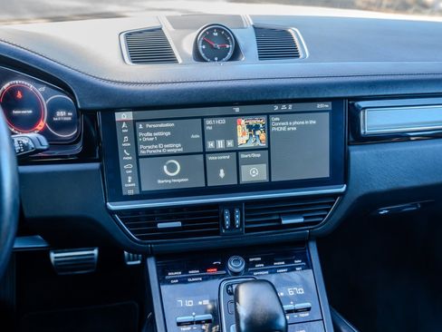 Used 2019 Porsche Cayenne Turbo w/ Sportdesign Package image 20