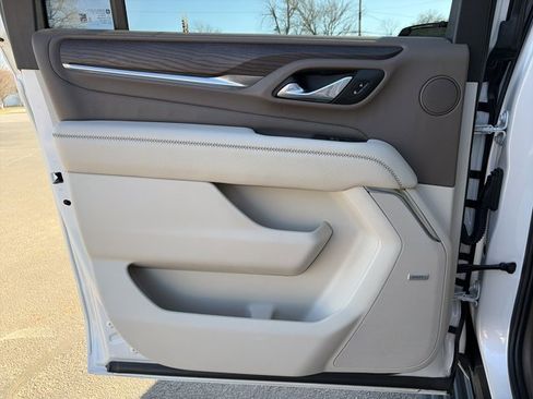 Used 2023 GMC Yukon XL Denali image 14