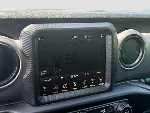 Used 2023 Jeep Gladiator Sport AWD/4WD image 16