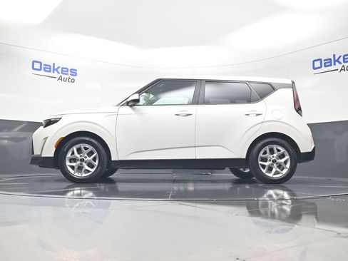 Used 2023 Kia Soul LX w/ LX Technology Package FWD image 38