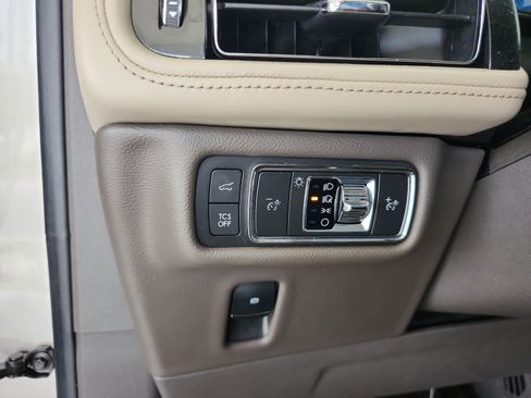 Used 2021 Lincoln Nautilus FWD w/ Equipment Group 101A image 13