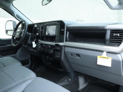 Used 2024 Ford F550 4x4 Regular Cab Super Duty image 23