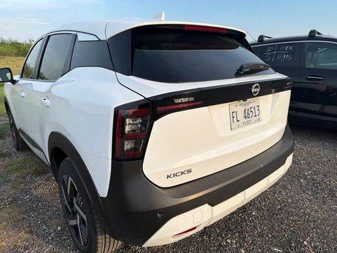 Used 2025 Nissan Kicks SV FWD image 13