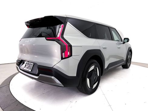 Certified 2024 Kia EV9 Light Long Range RWD image 19