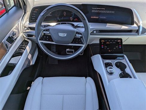 New 2026 Cadillac Vistiq Luxury image 17