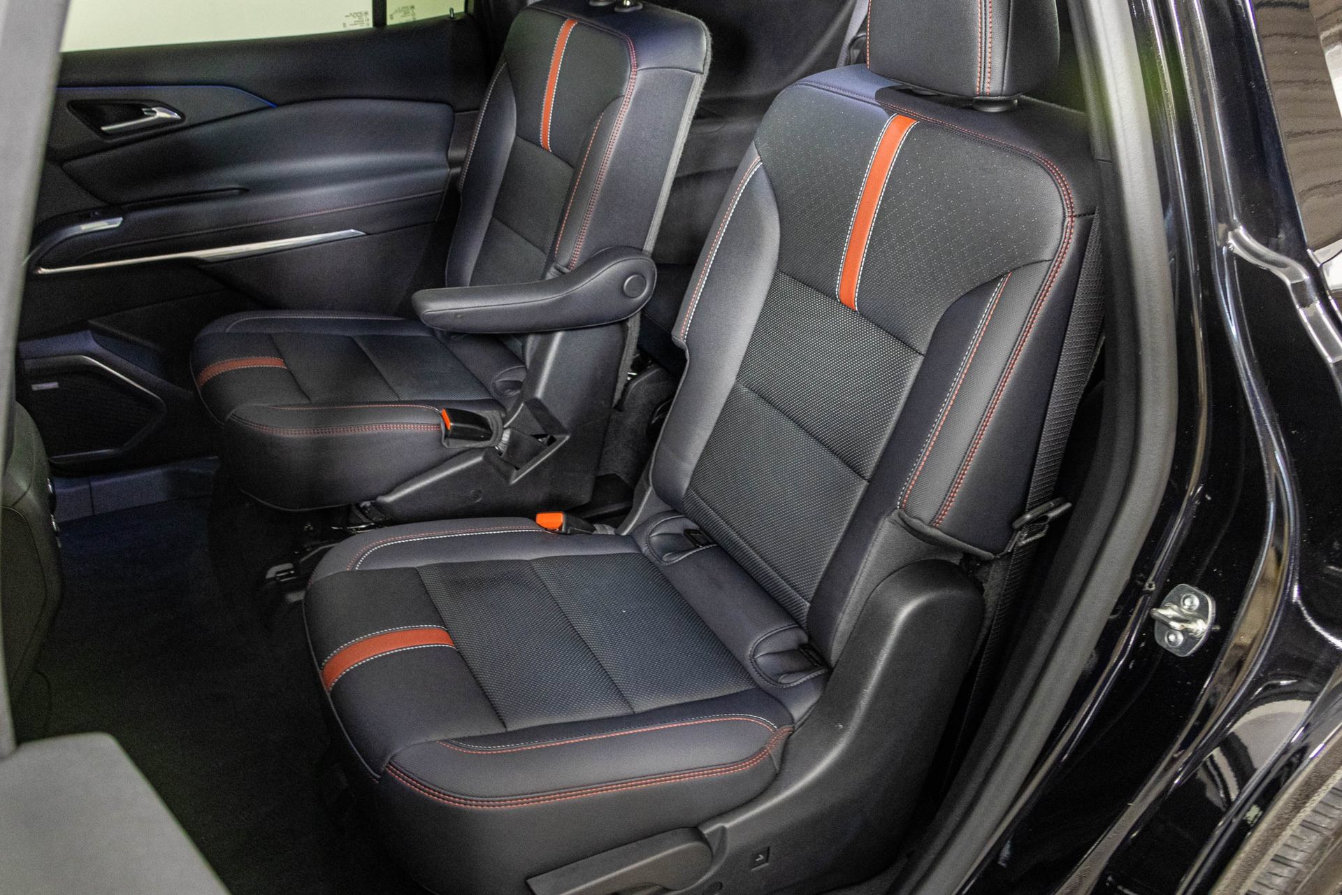 Used 2024 Chevrolet Traverse RS FWD image 42