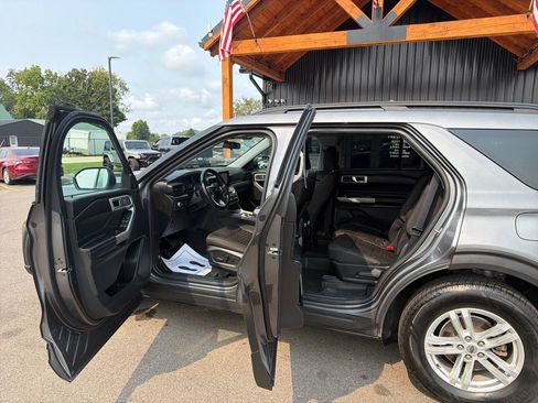 Used 2021 Ford Explorer XLT AWD/4WD image 7