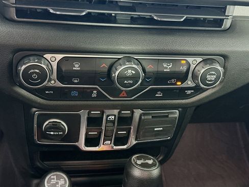 Used 2024 Jeep Wrangler Sport S AWD/4WD image 23