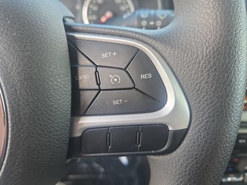 Used 2023 Jeep Renegade Latitude AWD/4WD image 21