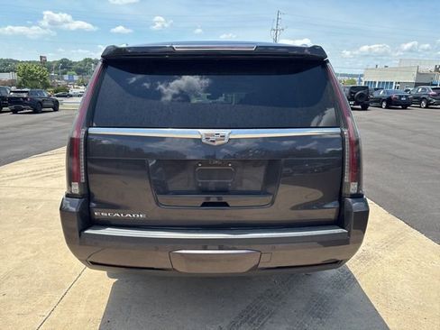 Used 2017 Cadillac Escalade ESV Premium Luxury AWD/4WD image 6