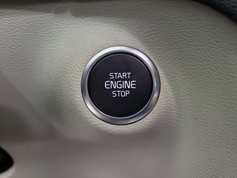 Used 2023 Volvo XC40 B5 Plus w/ Protection Package Premier image 32