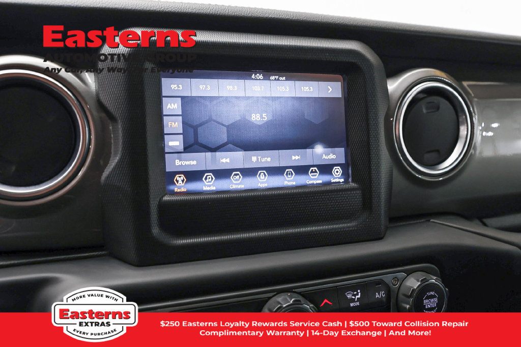 Used 2018 Jeep Wrangler Unlimited Sahara AWD/4WD image 17