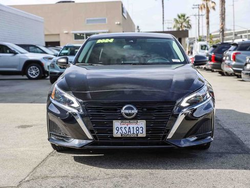 Used 2024 Nissan Altima 2.5 SV FWD image 2