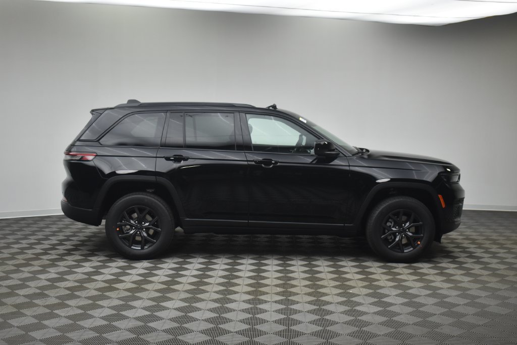 New 2027 Jeep Grand Cherokee Laredo X AWD/4WD image 2