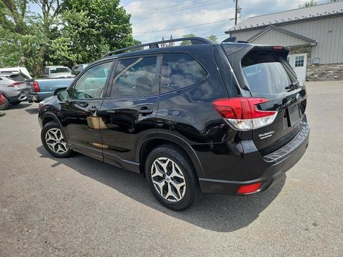 Used 2019 Subaru Forester Premium AWD/4WD image 5