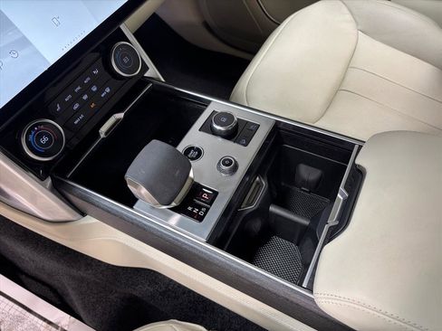Used 2023 Land Rover Range Rover SE image 13