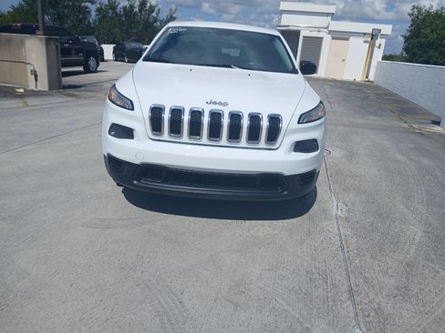 Used 2014 Jeep Cherokee Sport image 2