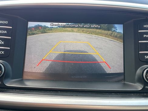 Used 2019 Kia Sorento L FWD image 17