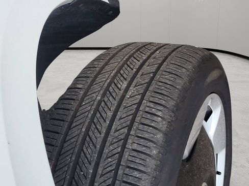 Used 2025 Volkswagen ID. Buzz Pro S RWD image 10