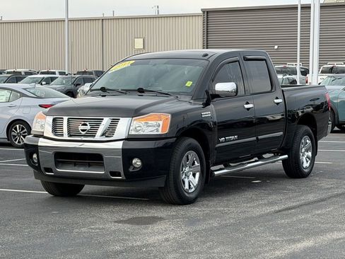 Used 2014 Nissan Titan SV w/ SV Value Truck Package image 10