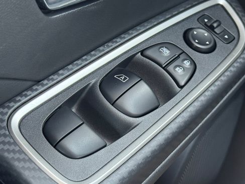 New 2025 Nissan Versa SR w/ Trunk Package image 16