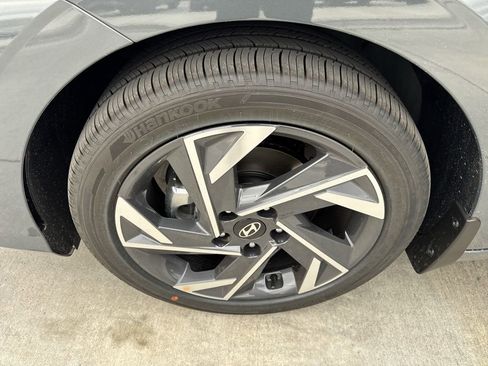 New 2026 Hyundai Elantra Limited image 23