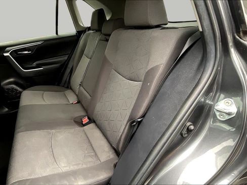 Used 2021 Toyota RAV4 XLE FWD image 18