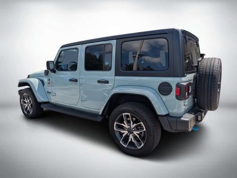 Used 2024 Jeep Wrangler Unlimited w/ Convenience Group AWD/4WD image 4