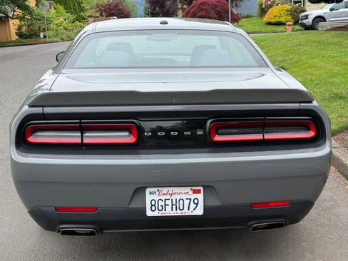 Used 2018 Dodge Challenger SXT RWD image 5