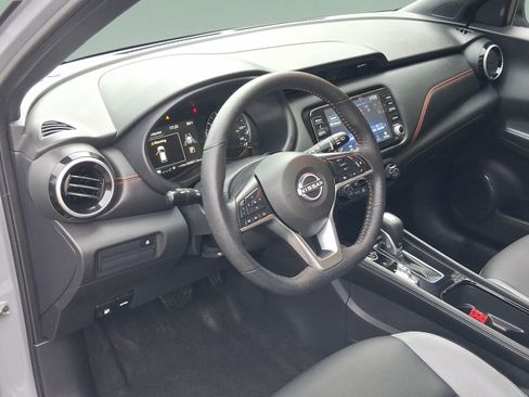 Used 2023 Nissan Kicks SR w/ SR Premium Package FWD image 19