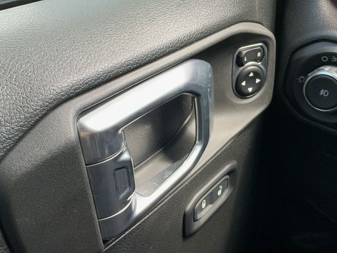 Used 2021 Jeep Wrangler Unlimited Rubicon AWD/4WD image 14