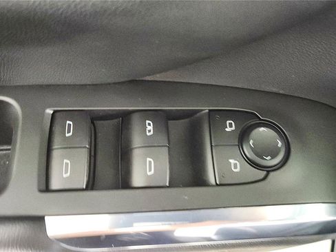 Used 2025 Chevrolet Traverse LT w/ Driver Confidence Package image 17