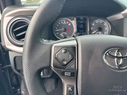 Used 2021 Toyota Tacoma Limited image 14
