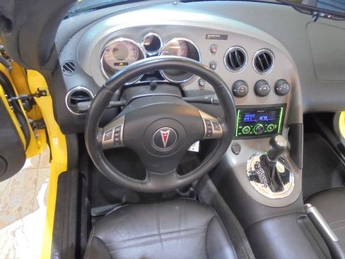 Used 2007 Pontiac Solstice Convertible RWD image 13