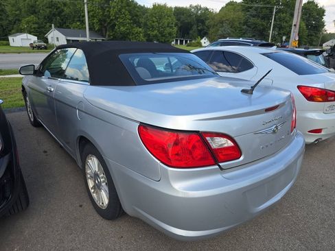 Used 2009 Chrysler Sebring Touring FWD image 3