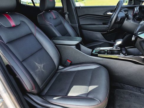 Used 2024 Chevrolet Trax RS w/ Driver Confidence Package image 24