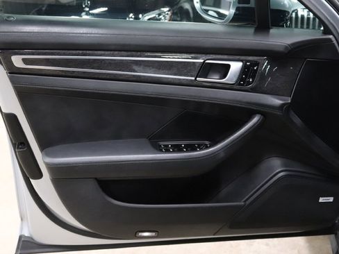 Used 2017 Porsche Panamera Turbo image 9