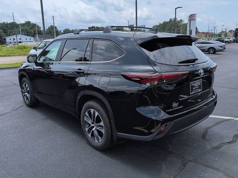 Certified 2025 Toyota Highlander XLE AWD/4WD image 5