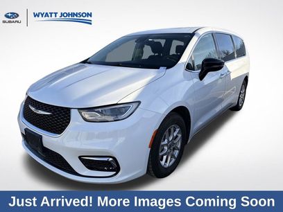 Used 2024 Chrysler Pacifica Touring-L