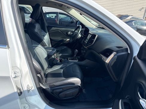 Used 2018 Jeep Cherokee Limited AWD/4WD image 13