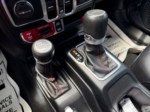 Used 2021 Jeep Gladiator Rubicon w/ Dual Top Group AWD/4WD image 20