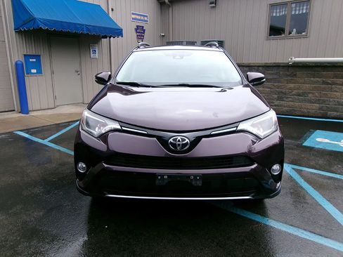 Used 2017 Toyota RAV4 XLE AWD/4WD image 2