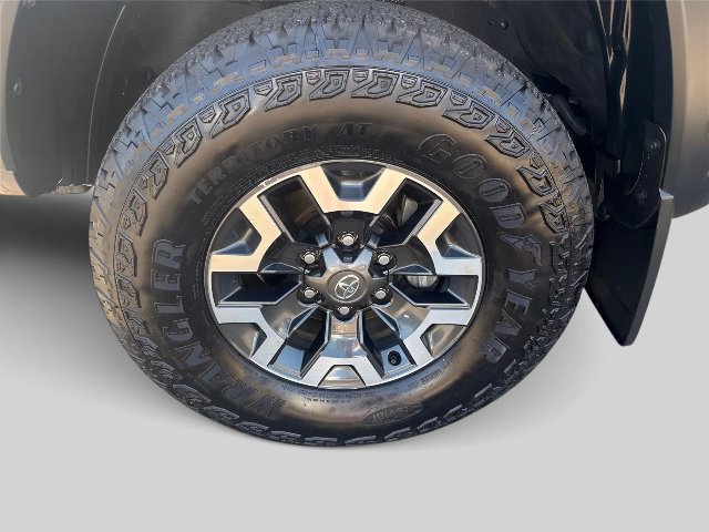 Used 2022 Toyota Tacoma TRD Off-Road AWD/4WD image 27