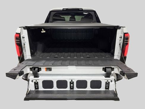 Used 2025 GMC Sierra EV Denali image 27