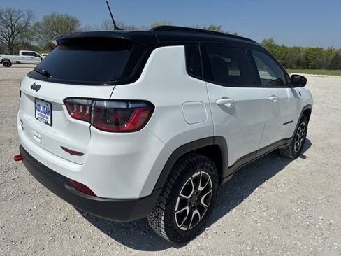 Used 2025 Jeep Compass Trailhawk AWD/4WD image 5