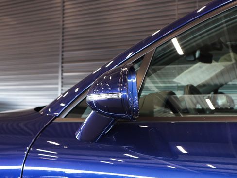 Certified 2024 Porsche Macan image 28