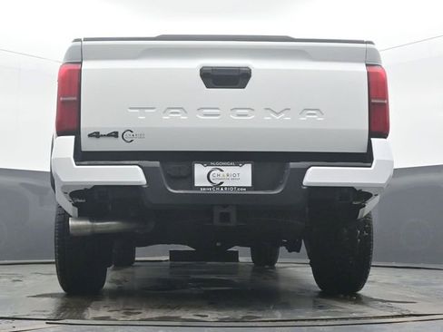 Used 2025 Toyota Tacoma TRD Off-Road AWD/4WD image 50