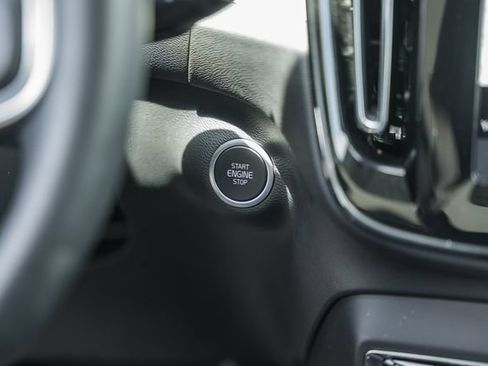 Certified 2025 Volvo XC40 B5 Plus AWD/4WD image 25