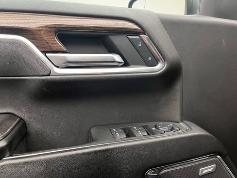 Used 2025 Chevrolet Silverado 1500 LT Trail Boss w/ Convenience Package II AWD/4WD image 18