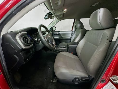 Used 2018 Toyota Tacoma SR5 w/ SR5 Appearance Package (SM) RWD image 13